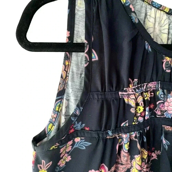 LOFT | NWOT | SLEEVELESS FLORAL NAVY BLUE PLEATED TOP | SIZE: PETITE SMALL - Picture 4 of 10